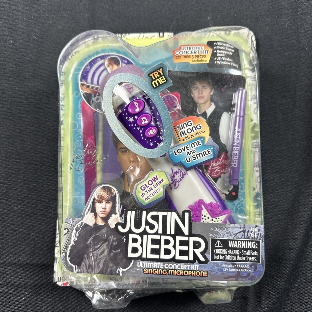 Justin Bieber Ultimate Concert Kit With Singing Microphone